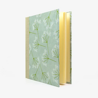 Fotoalbum-24x30cm-40-Seiten-cover-LoktaPapier-Motiv-Schachtelhalm-mildes-blau-maigruen-weiss-Cover-seitlich-von-vorn