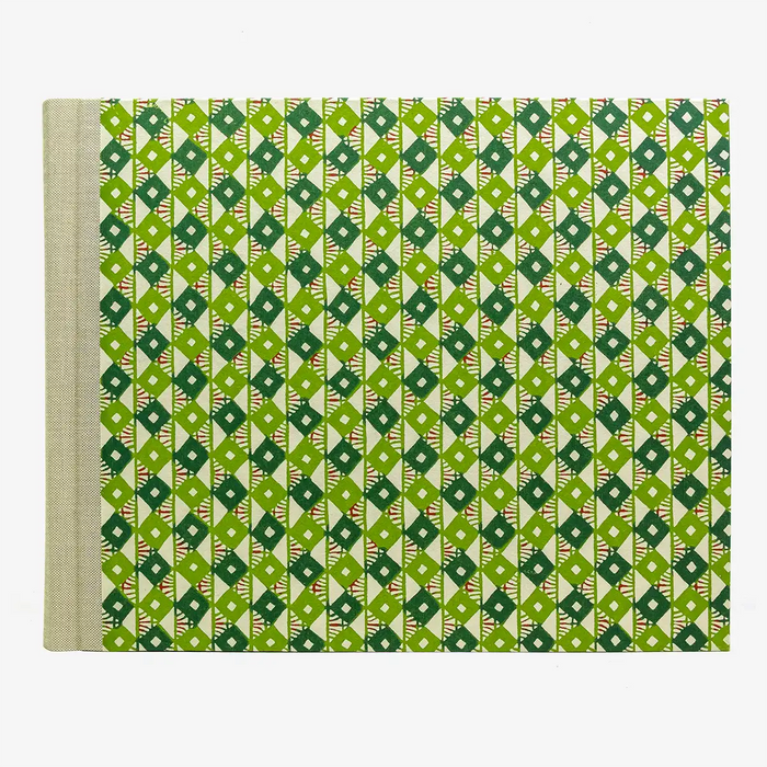 Fotoalbum-24x30cm-60-Seiten-cover-KAtazomeShi-Papier-Motiv-Rauten-gruen-Cover-von-vorn