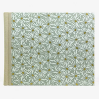 Fotoalbum-24x30cm-60-Seiten-cover-LoktaPapier-Motiv-Gaensebluemchen-mildes-blau-weiss-gold-Cover-von-vorn
