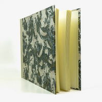 Fotoalbum-24x30cm-60-Seiten-cover-chiyogamiPapier-Motiv-Drachen-auf-grau-Cover-seitlich-von-vorn