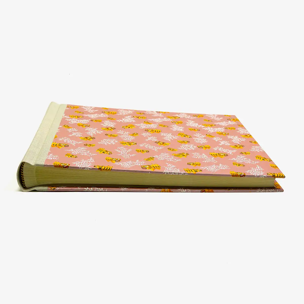 Fotoalbum-24x30cm-60-Seiten-cover-chiyogamiPapier-Motiv-Tiger-gelb-auf-Pearlrosa-Cover-liegend-von-vorn