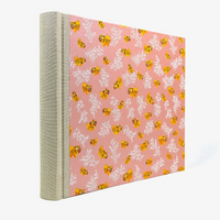 Fotoalbum-24x30cm-60-Seiten-cover-chiyogamiPapier-Motiv-Tiger-gelb-auf-Pearlrosa-Cover-seitlich-von-hinten