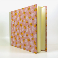 Fotoalbum-24x30cm-60-Seiten-cover-chiyogamiPapier-Motiv-Tiger-gelb-auf-Pearlrosa-Cover-seitlich-von-vorn