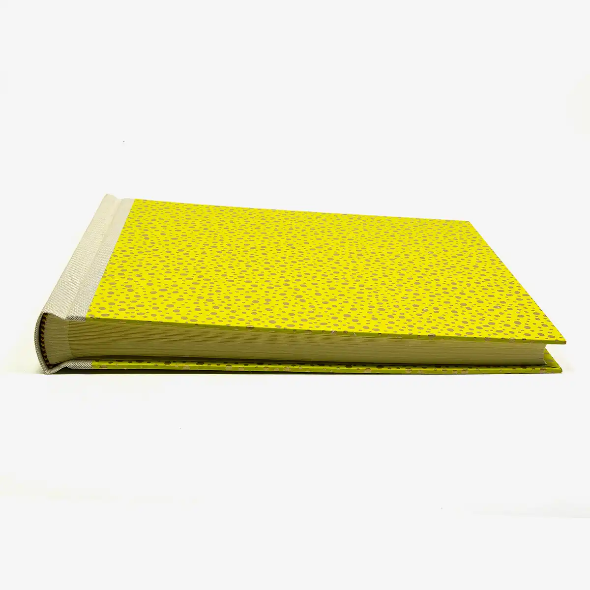 Fotoalbum-24x30cm-60-Seiten-cover-chiyogamiPapier-Motiv-golden-Dots-neongreen-Cover-liegend-von-vorn