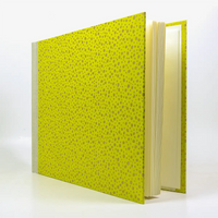 Fotoalbum-24x30cm-60-Seiten-cover-chiyogamiPapier-Motiv-golden-Dots-neongreen-Cover-seitlich-von-vorn