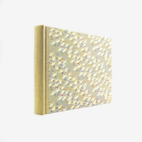 Fotoalbum-24x35cm-60seiten-schwarzer_Fotokarton-mit-chiyogamipapier-bezogen-Muster-weise-Kraniche-auf-Purple-seitlich-von-vorn