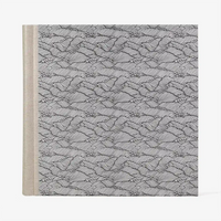 Fotoalbum-30-x-30cm-60-weisse-Seiten-Chiyogami-Welle-schwarz-auf-weiss-Produktansicht-von-vorn-1300px