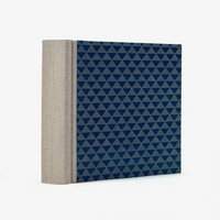 Fotoalbum / H15xB20cm / 60 Seiten / Lackpapier / dotted beige Dreiecke auf blau