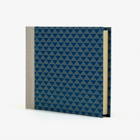 Fotoalbum / H15xB20cm / 60 Seiten / Lackpapier / dotted beige Dreiecke auf blau
