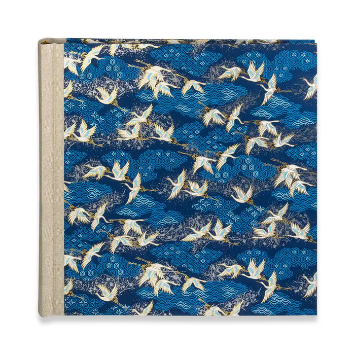 Fotoalbum / 60 schwarze Seiten  / Chiyogami - cranes on blue clouds
