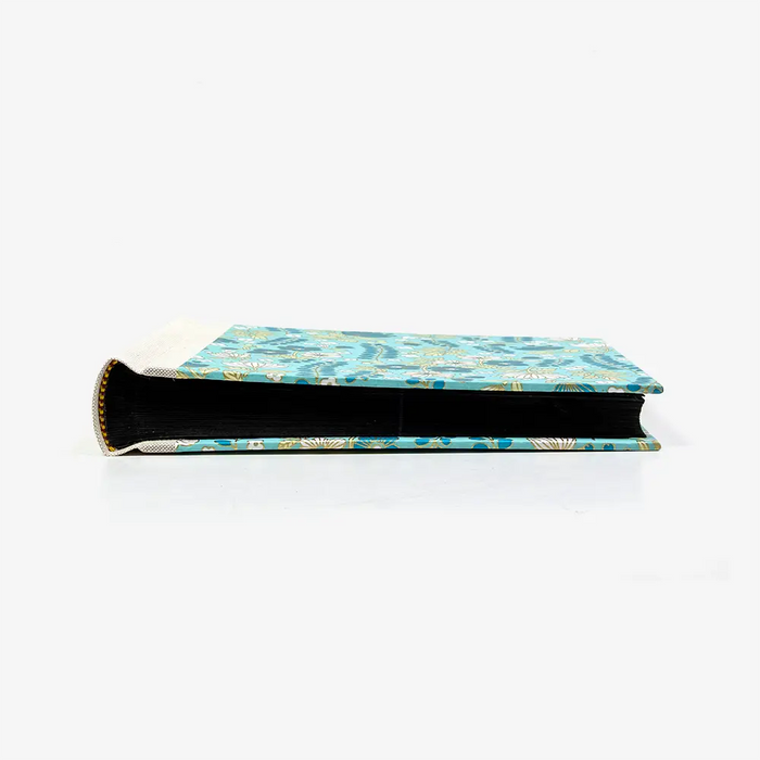 Fotoalbum-Format-15x20cm-60Seiten-schwarzer-Fotokarton-Cover-Chiyogami-Motiv-Floral-Grafisch-auf-Tuerkis-liegend