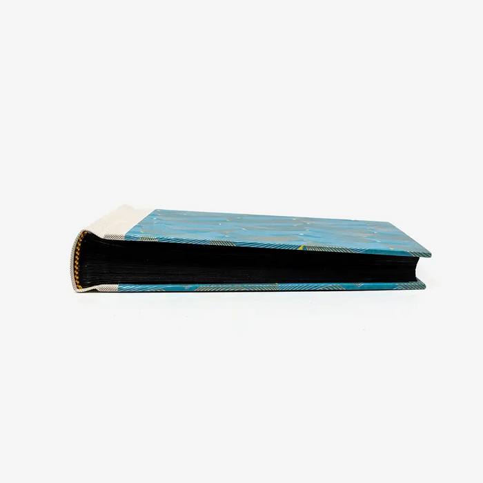 Fotoalbum-Format-15x20cm-60Seiten-schwarzer-Fotokarton-Cover-Chiyogami-Motiv-Saitenspiel-Petrol-lieghend