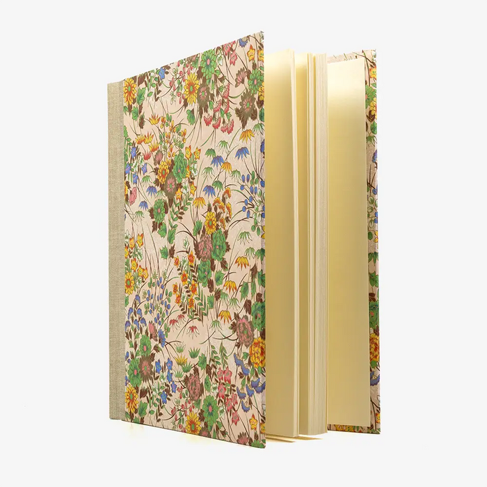 Fotoalbum-Format-24x20cm-60Seiten-creme-Fotokarton-Cover-Chiyogami-Motiv-Blumenbukett-bunt-auf-pink-seitlich-von-vorn