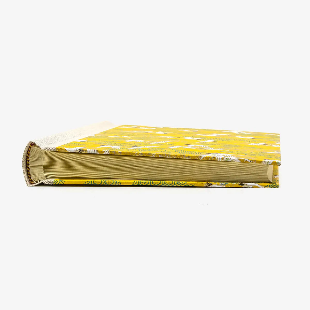 Fotoalbum-Format-24x20cm-60Seiten-creme-Fotokarton-Cover-Chiyogami-Motiv-Kraniche-Weiss-auf-gelb-liegend