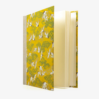 Fotoalbum-Format-24x20cm-60Seiten-creme-Fotokarton-Cover-Chiyogami-Motiv-Kraniche-Weiss-auf-gelb-seitlich-von-vorn