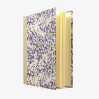 Fotoalbum-Format-24x20cm-60Seiten-creme-Fotokarton-Cover-Chiyogami-Motiv-kleine-Pflaumenblueten-auf-Flieder-seitlich--von-vorn
