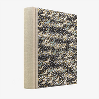 Fotoalbum-Format-24x20cm-60Seiten-schwarzer-Fotokarton-Cover-Chiyogami-Motiv-Kraniche-auf-Schwarz-seitlich-von-hinten