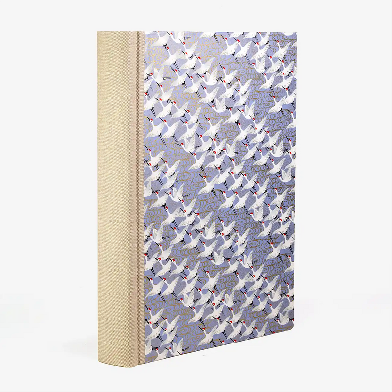 Fotoalbum / H30xB23cm / 60 schwarze Seiten / Chiyogami / weiße Kraniche auf flieder