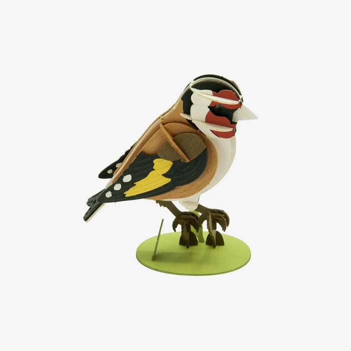Fridolin-3D-Bastellset-tiermodell-gelasertt-Karton-3D-Papiermodell-Goldfink-Modell-Produktansicht-1