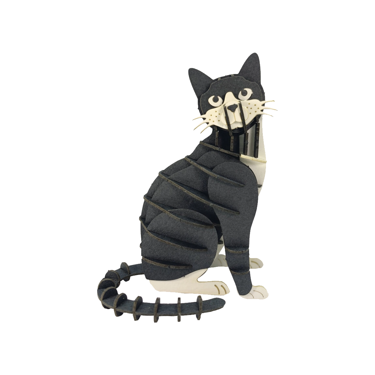 Fridolin-3D-Papiermodell-gelasert-aus-Spezialkarton-KAtze-s-w-Aufgebaut-Produktansicht-ohne-hintergrund