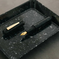 Fuellerhalter-Serie-Attache-hightide-Marbled-Fountain-Pen-Black-produktansicht-Beispielfoto