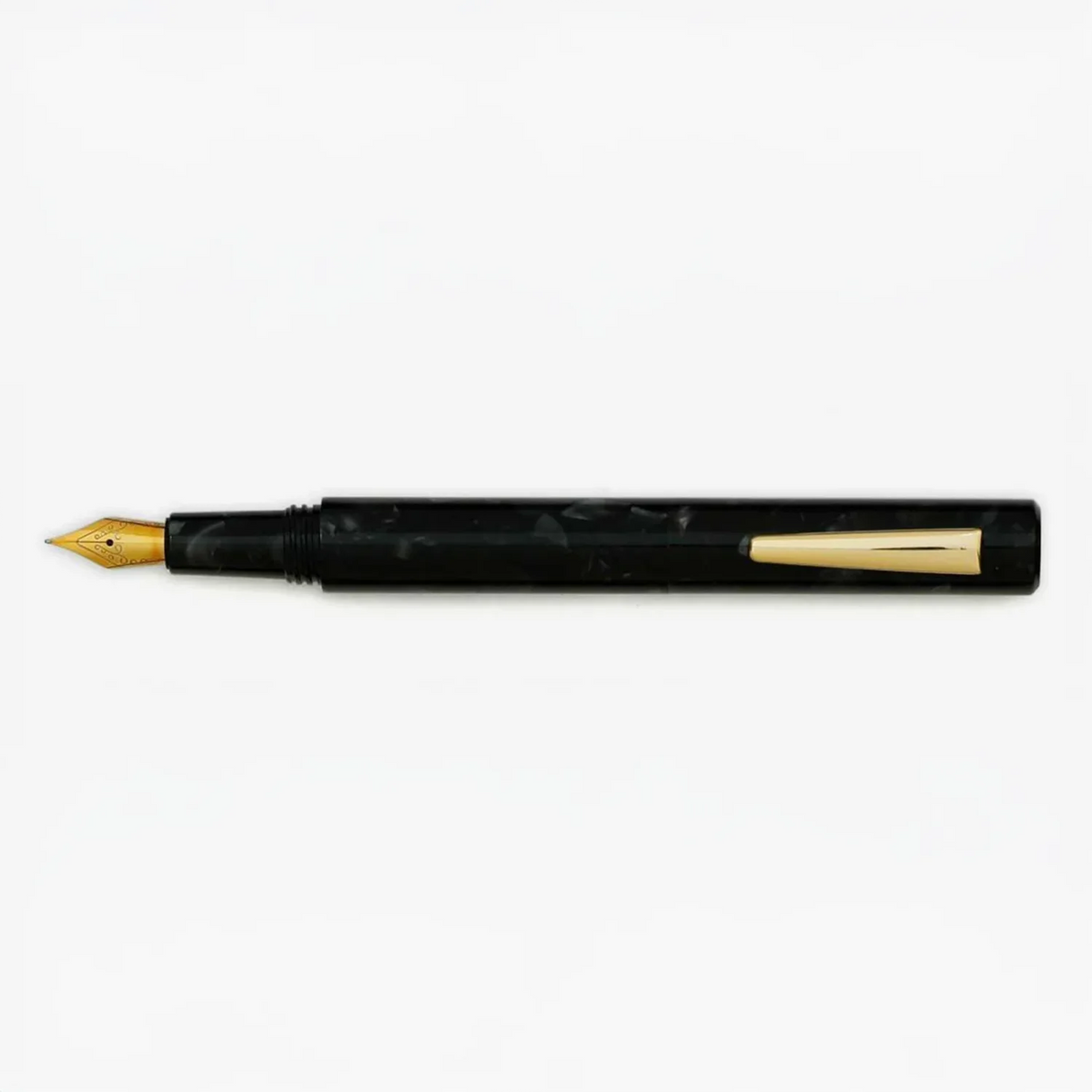 Fuellerhalter-Serie-Attache-hightide-Marbled-Fountain-Pen-Black-produktansicht-mi-taufgeschraubter-Kappe