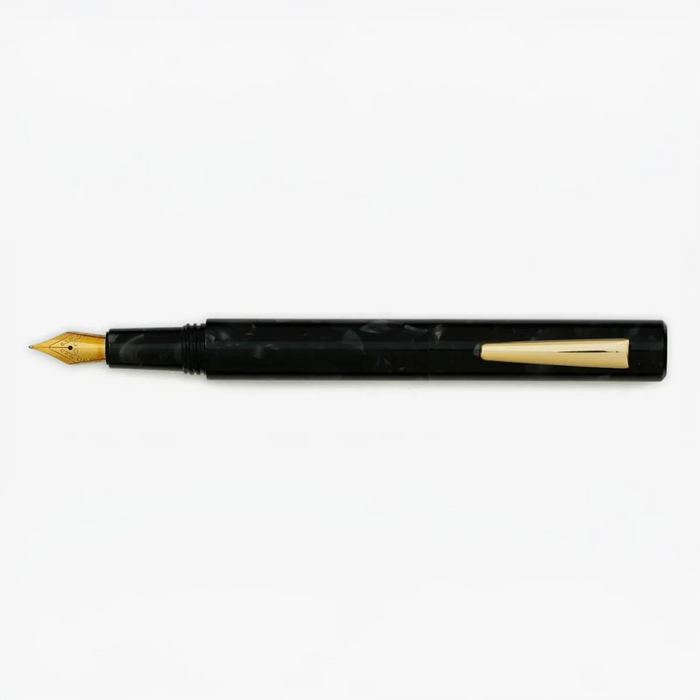 Fuellerhalter-Serie-Attache-hightide-Marbled-Fountain-Pen-Black-produktansicht-mi-taufgeschraubter-Kappe