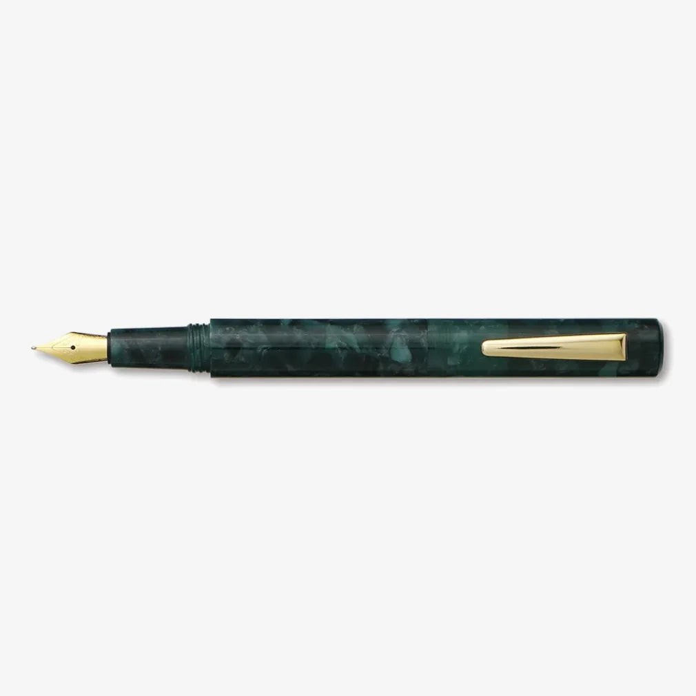 Fuellerhalter-Serie-Attache-hightide-Marbled-Fountain-Pen-green-produktansicht-mitaufgeschraubter-Kappe