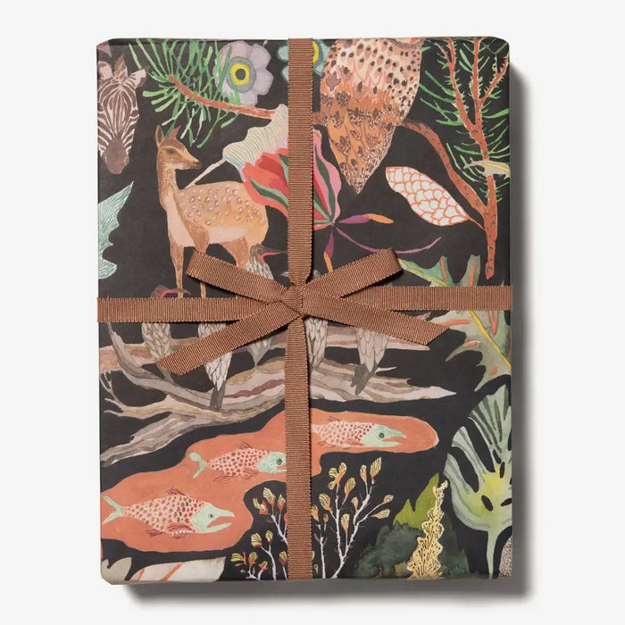 GEschenkpapier-WRP-Habitat-Wrap_redcapcards-Produktansicht-bogen-als-geschenk