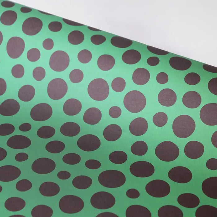 Geschenkpapier-Lila-dotsvon-HAverkorn-und-Sauerbrey-produktansicht-vorn