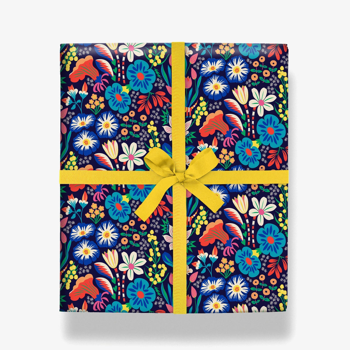 Geschenkpapier-Rolle-Format-70x300cm-Hanna-Werning-Produktansicht-Tradgardeng-Floral-Als-GEschenk
