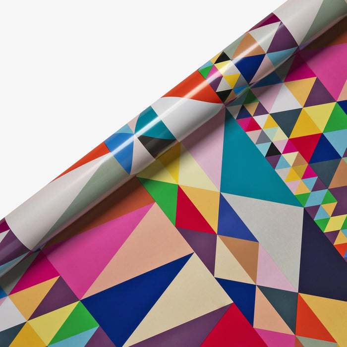 Geschenkpapier-Rolle-Format-70x300cm-Kelly-hyatt-Holy-Bright-Prismatic-Patterned-Produktansicht-aufgerollt-detailansicht