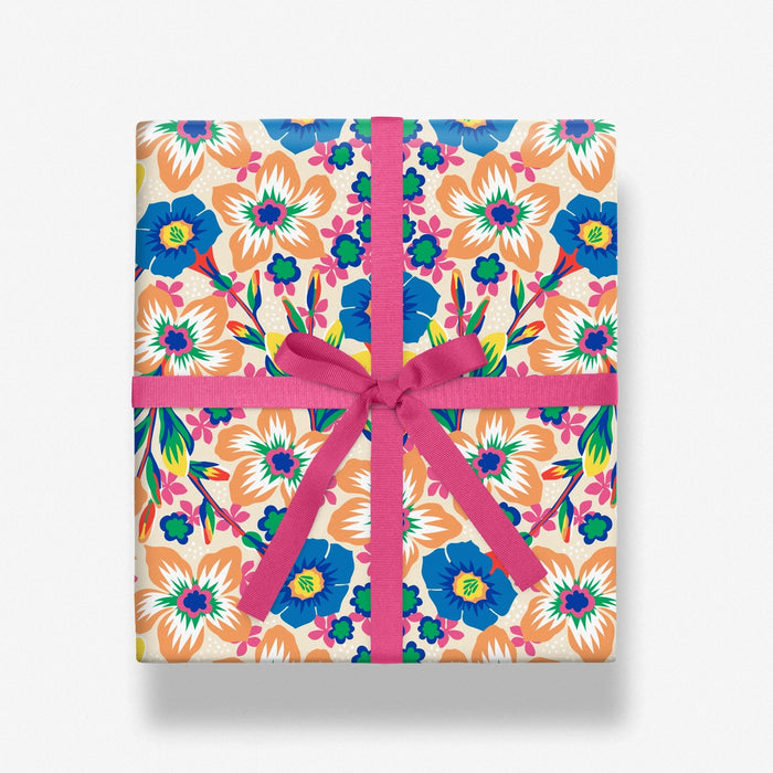 Geschenkpapier-Rolle-Format-Hanna-Werning-70x300cm-Gladio_-Neon_-Floral-_Gladio-Produktansicht-als-Geschenk