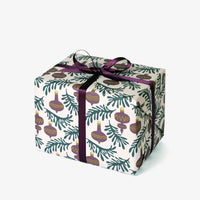 Geschenkpapier-Twigs-_-Baubles-von-HAverkorn-und-Sauerbrey-produktansicht-vorn-Beispielfoto