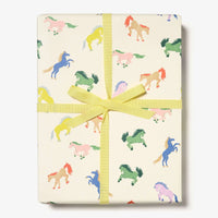 Geschenkpapier_Red-cap-cards-Wild-horses-Produktansicht-als-geschenk