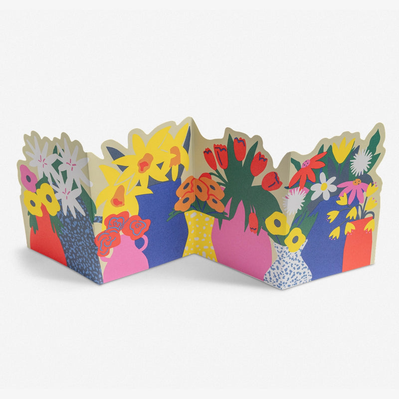 Grusskarte-Zierharmonikakarte-mit-Umschlag-Format-A6-Naomi-_Wilkinson-LAser-Cut-Floral-_Display-Card-Produktansicht-Aufgestellt