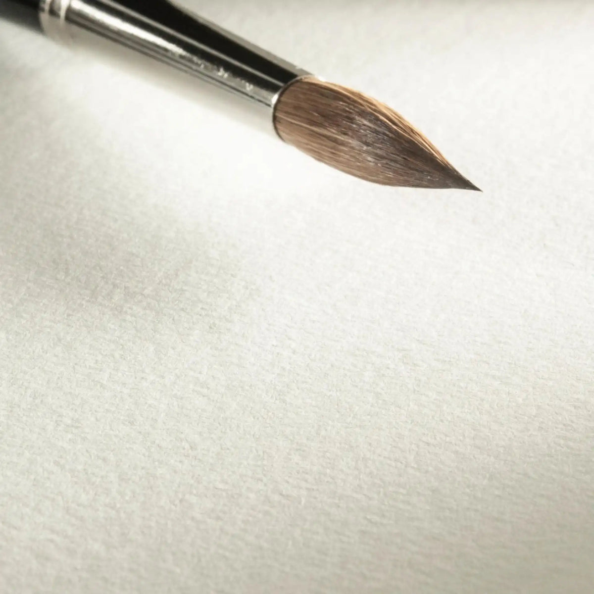 Hahnemuehle-300-Watercolour-Buettenpapier-300-gm_-Format-24x32cm-Block-10-blatt-oberflaeche-detail