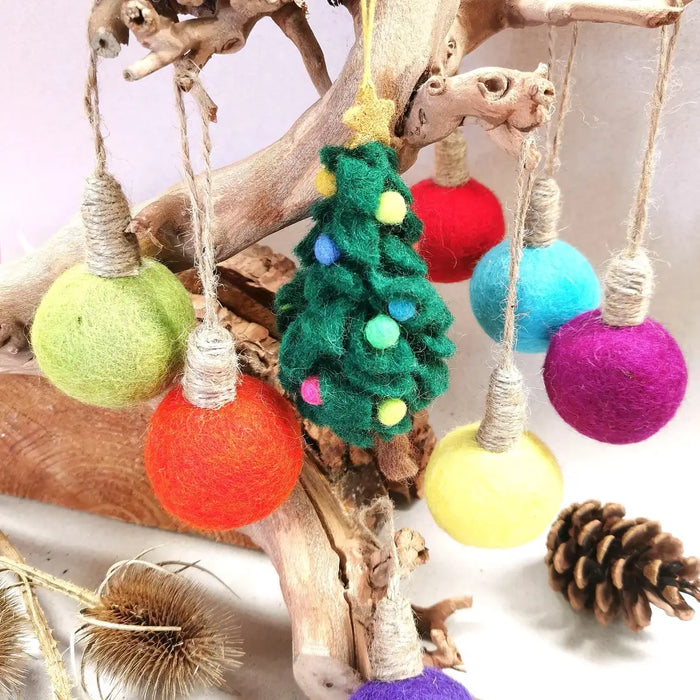 Handgefertigte Filzfigur / bunte Weihnachtsbaum-Dekoration/ Fair Trade