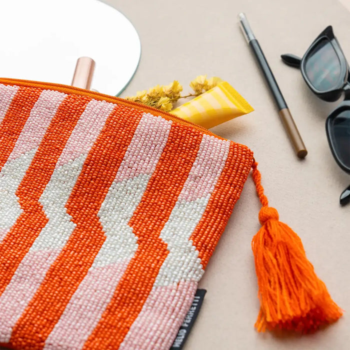 Helio-Ferretti-large-Clutch-ORANGE-THUNDER-produktansicht-beispiel