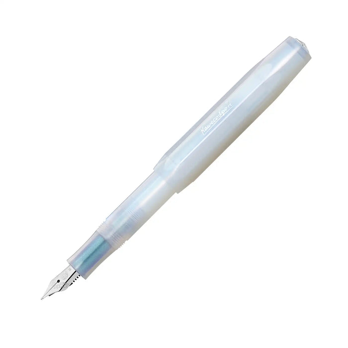 Kaweco-Lunar-Sport-LightBlue-FP-Fueller-geoeffnet-Kappe-hinten-Aufgesteckt