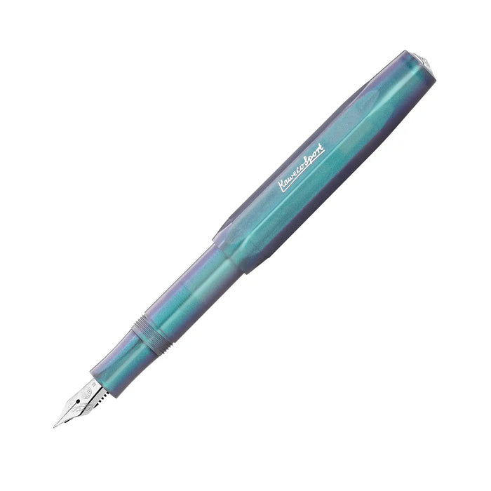 Kaweco-Lunar-Sport-ShadowBlue-FP-geoeffnet-Kappe-steckt-hinten-auf-dem-Fueller