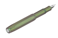 Kaweco-Lunar-Sport-ShadowGreen-FP-geoeffnet-kappe-steckt-hinten-auf-dem-Fueller-seitliche-Ansicht-von-der-kappe-aus