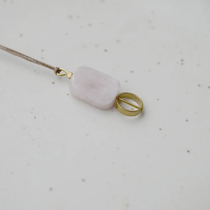 Kette-Verstellbar-Lou-Mit-Halbedelstein-und-Messing-und-synthetischer-Kordel-ansicht-Hlbedelstein-und-messing-1