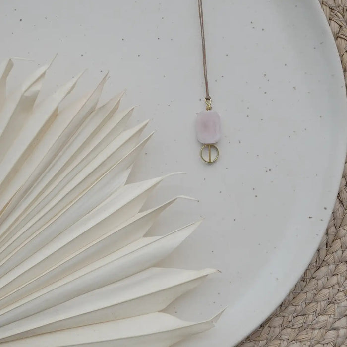 Kette-Verstellbar-Lou-Mit-Halbedelstein-und-Messing-und-synthetischer-Kordel-ansicht-Hlbedelstein-und-messing-2