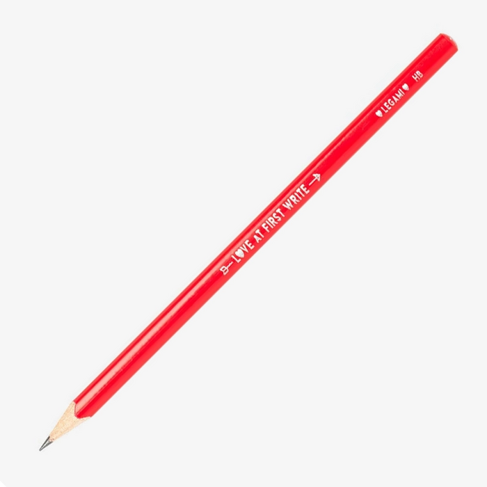 LEgami-Bleistift-HB-in-Herzform-Rot-mit-Praegung-Produktansicht-1