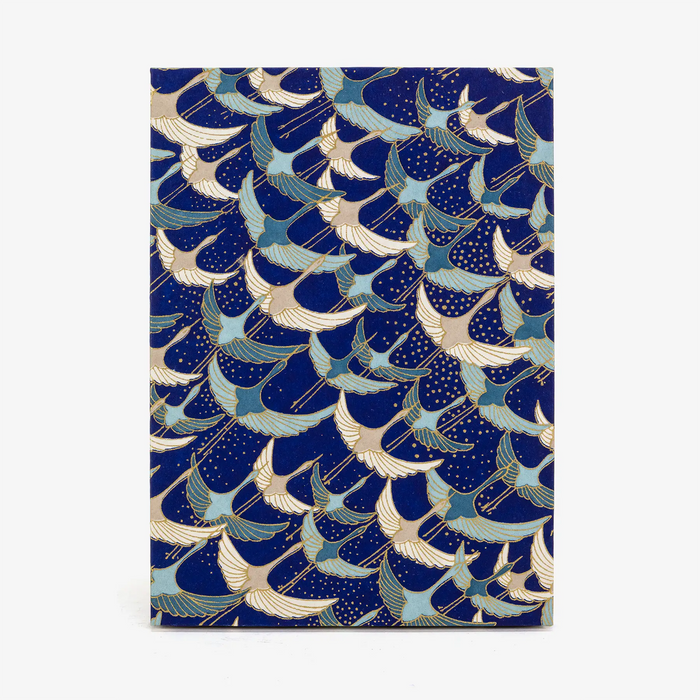 Leporello-Format-12x17cm-fuer-14Fotos-mit-Chiyogami-Animals-Kraniche-weiss-pastelblau-auf-blau-Produktansicht-Cover-Vorn