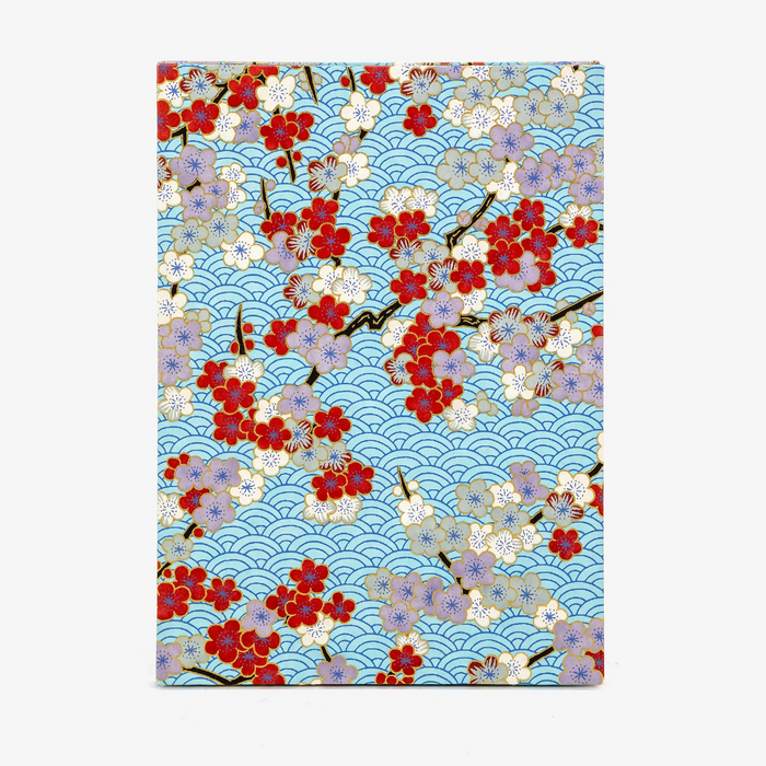 Leporello-Format-12x17cm-fuer-14Fotos-mit-Chiyogami-Floral-Blueten-bunt-Haifischhaut-blau-Produktansicht-Cover-Vorn