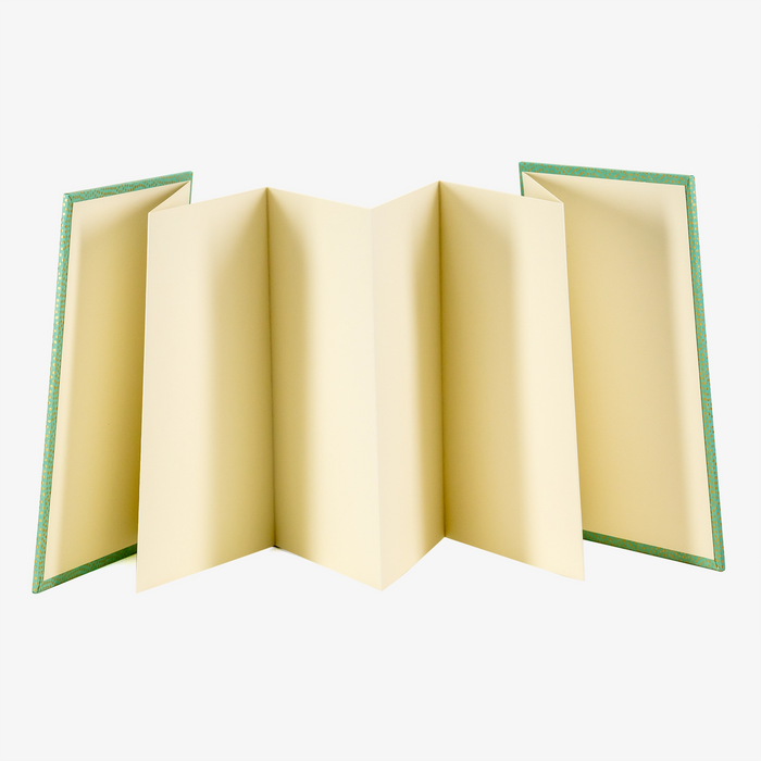 Leporello-Format-12x17cm-fuer-14Fotos-mit-Chiyogami-Traditional-Haifischhaut-gold-auf-tuerkis-Produktansicht-Leporello-aufgeklappt