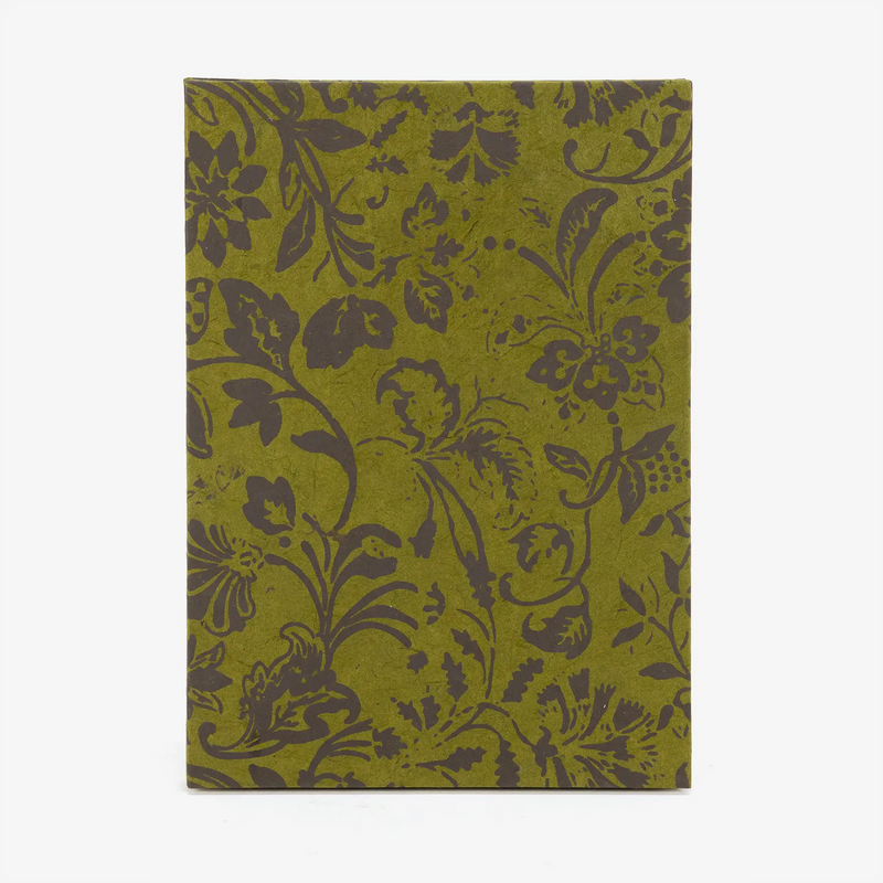 Leporello-Format-12x17cm-fuer-14Fotos-mit-Lokta-blumenornament-braun-auf-gruen-Produktansicht-Cover-Vorn