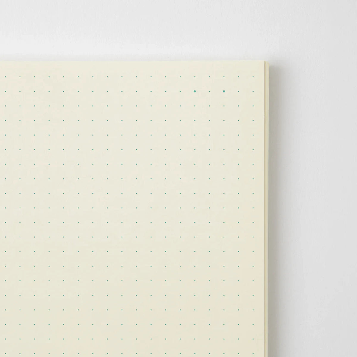MD-Notebook-A5-dot-grid-minimalistisch-MD-Paper-Japan-Fadenheftung-176-seiten-Innenansicht-Dot-grid-zoom